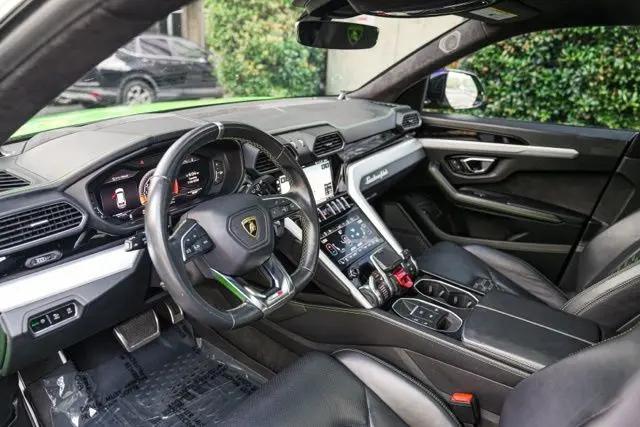 2021 Lamborghini Urus Standard