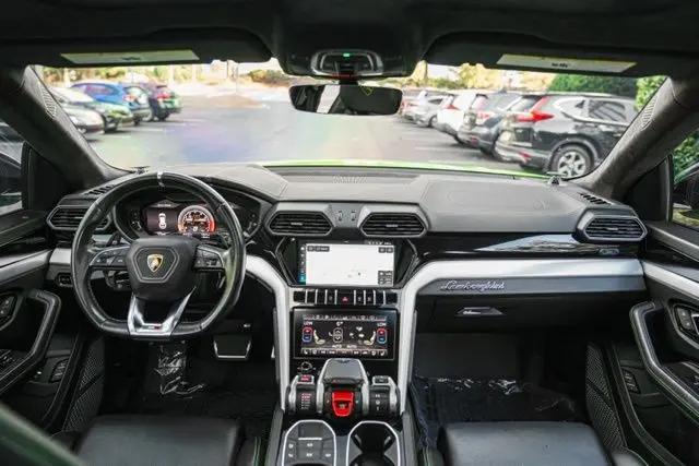2021 Lamborghini Urus Standard