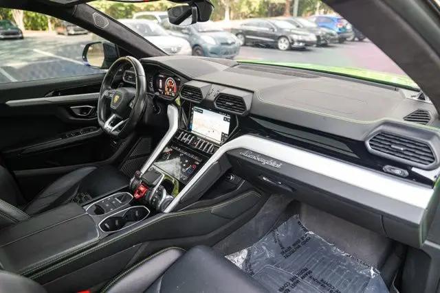 2021 Lamborghini Urus Standard