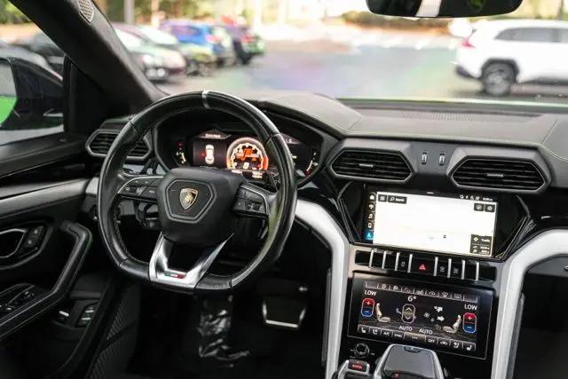 2021 Lamborghini Urus Standard