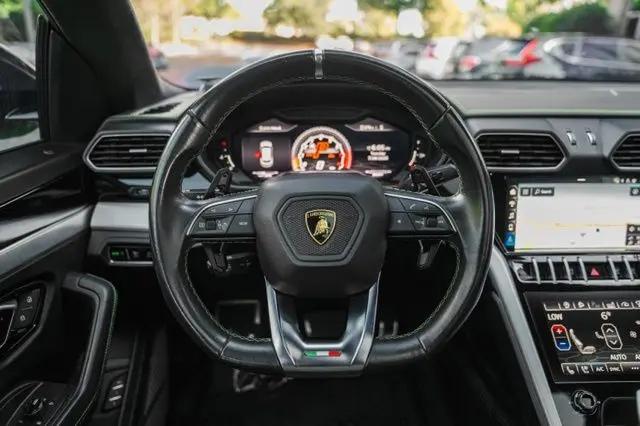 2021 Lamborghini Urus Standard