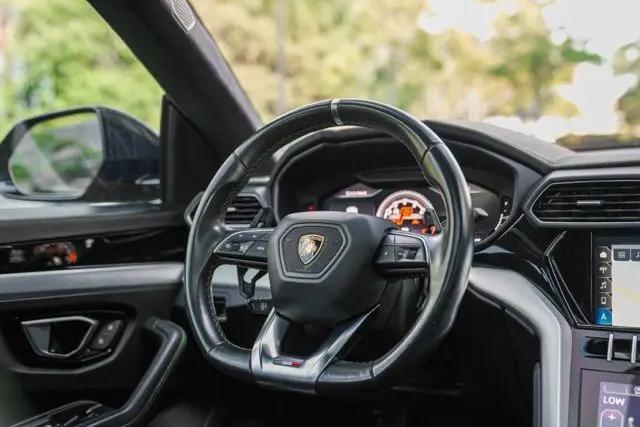 2021 Lamborghini Urus Standard