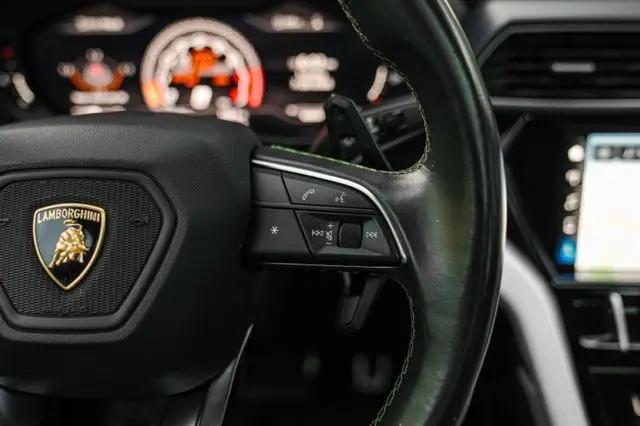 2021 Lamborghini Urus Standard