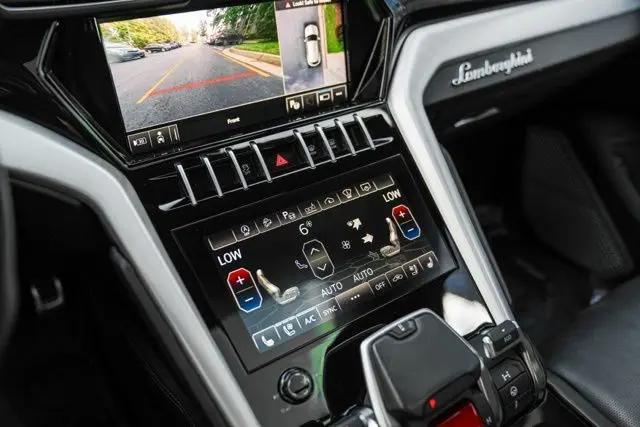 2021 Lamborghini Urus Standard