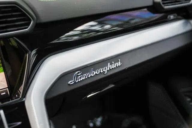 2021 Lamborghini Urus Standard