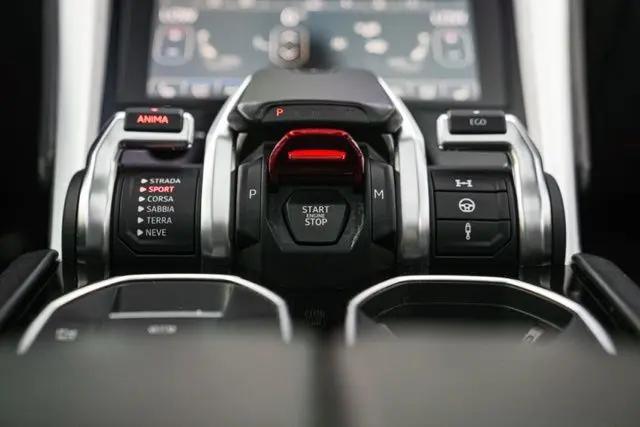 2021 Lamborghini Urus Standard