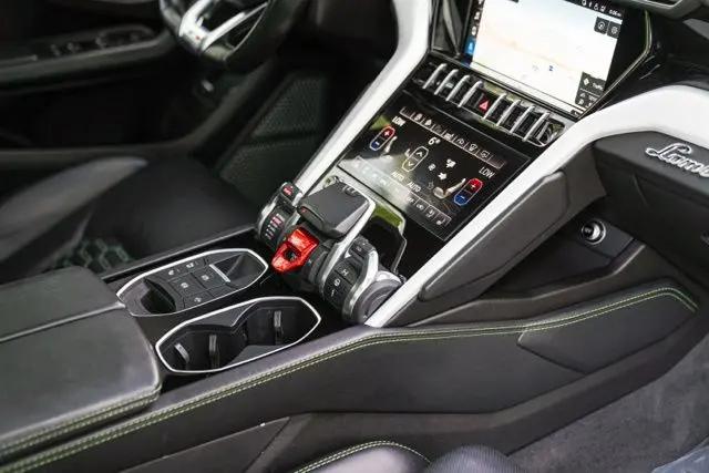 2021 Lamborghini Urus Standard