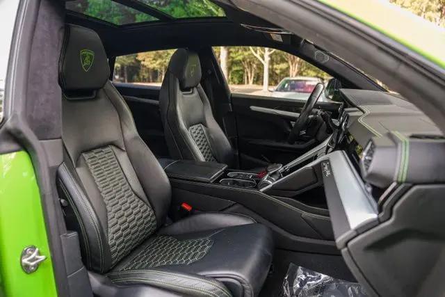 2021 Lamborghini Urus Standard