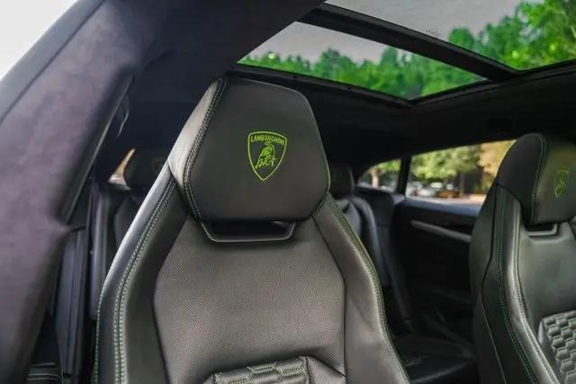 2021 Lamborghini Urus Standard