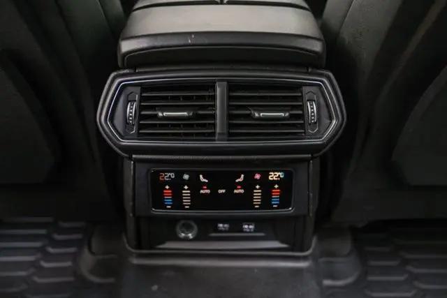 2021 Lamborghini Urus Standard