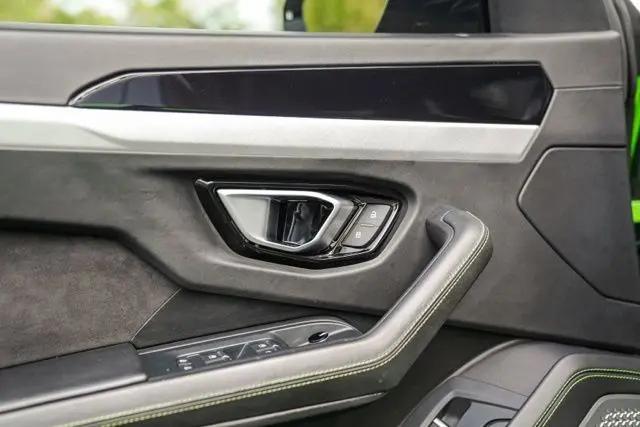 2021 Lamborghini Urus Standard