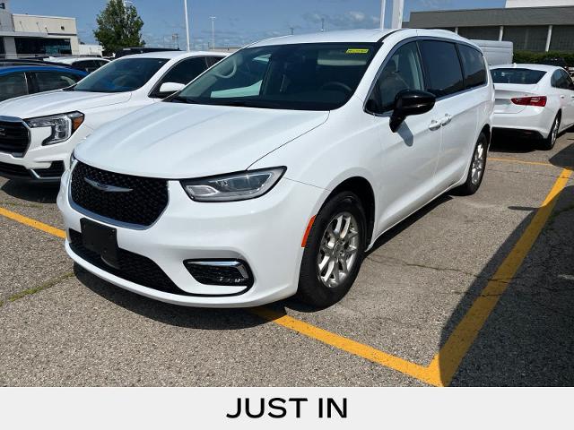 2024 Chrysler Pacifica Touring L for sale in Sterling Heights, MI