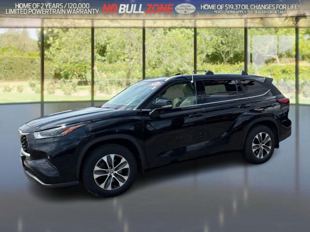 2022 Toyota Highlander XLE for sale in Davenport, IA