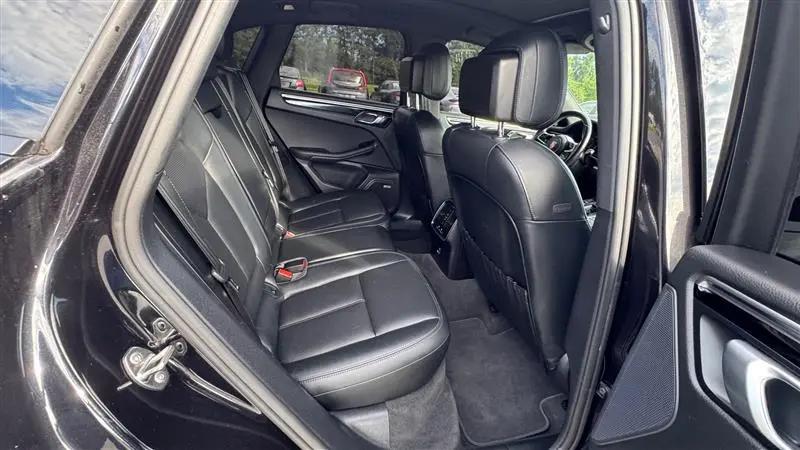 2020 Porsche Macan Macan