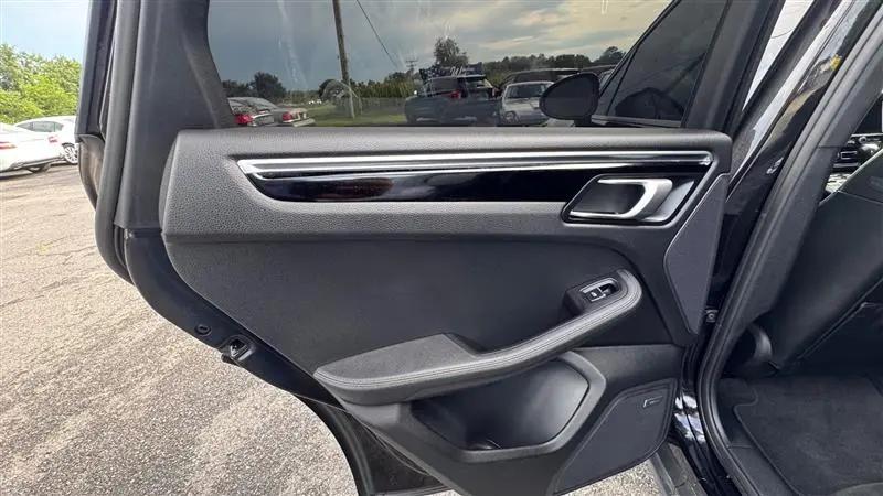 2020 Porsche Macan Macan