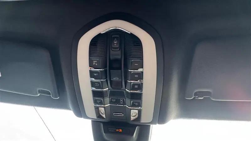 2020 Porsche Macan Macan