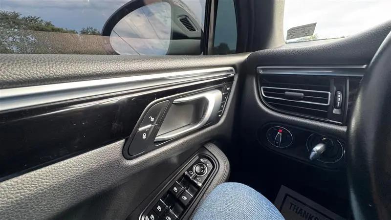 2020 Porsche Macan Macan