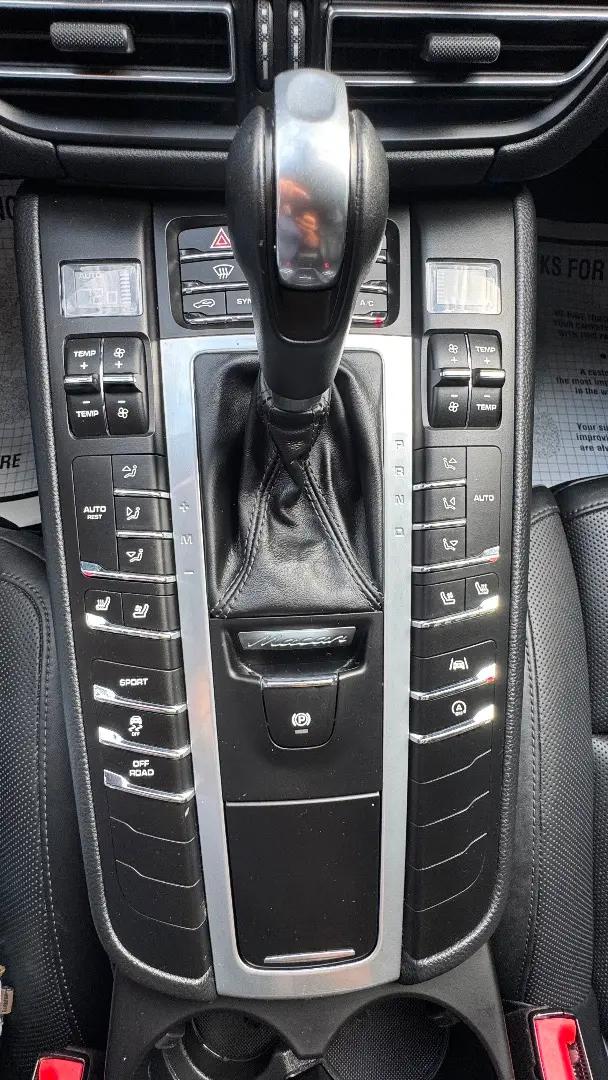 2020 Porsche Macan Macan