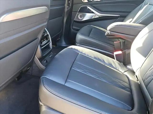2027 BMW X7 M60i