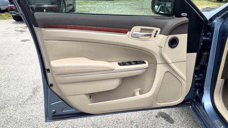 2011 Chrysler 300 300C