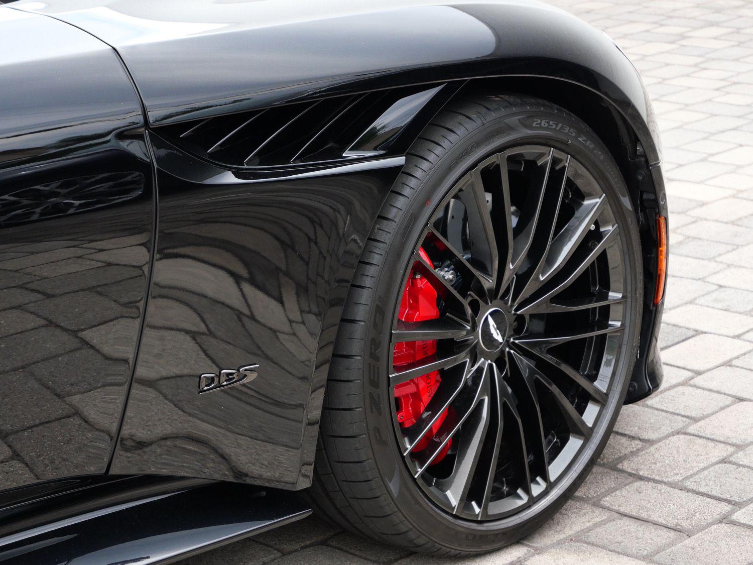 2023 Aston Martin DBS Base - Photo 9