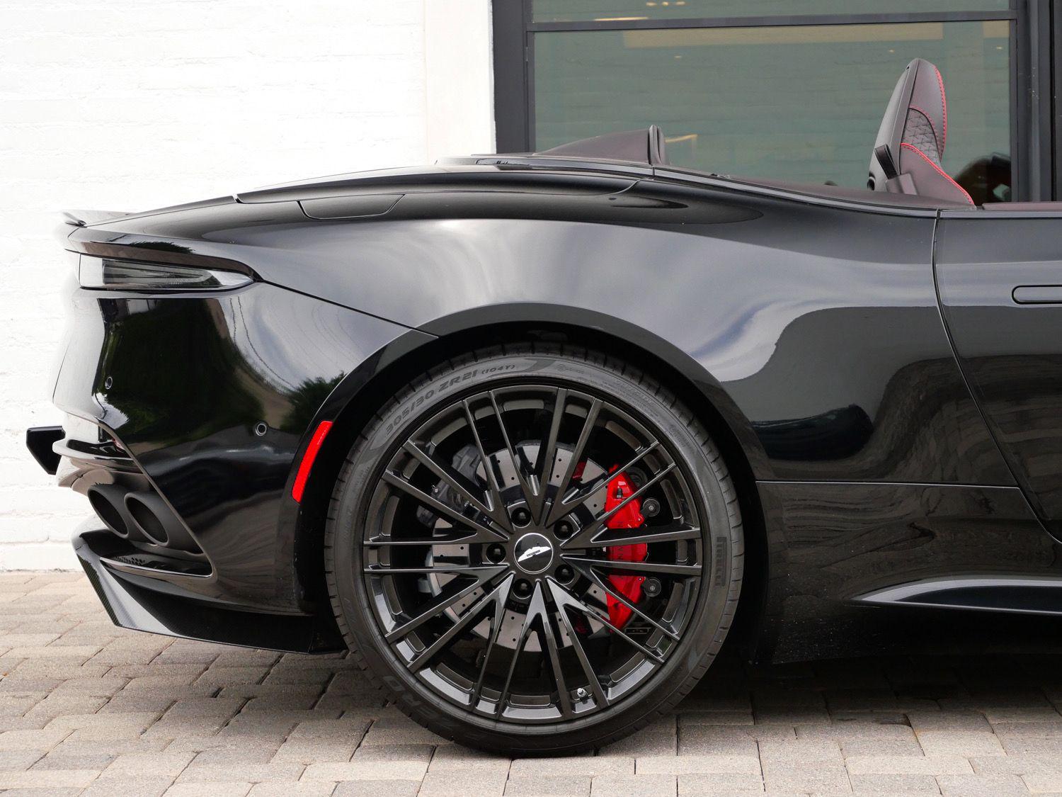 2023 Aston Martin DBS Base - Photo 19