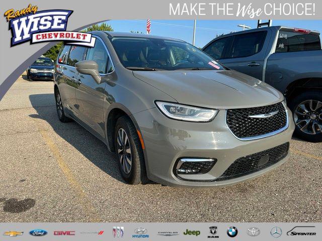 2022 Chrysler Pacifica Hybrid Touring L for sale in Flint, MI