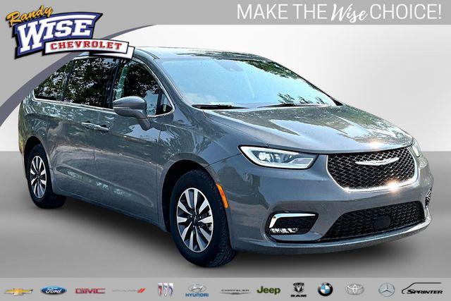 2022 Chrysler Pacifica Hybrid Touring L for sale in Flint, MI