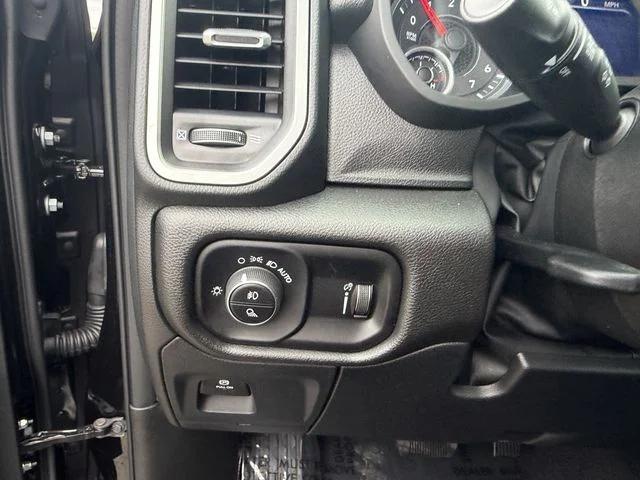 2026 Ram 1500 Express Crew Cab 4x4 57 Box