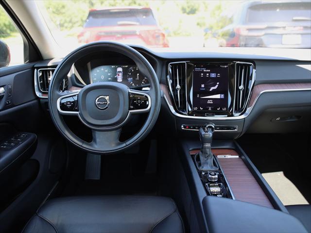 2021 Volvo S60 T6 Momentum