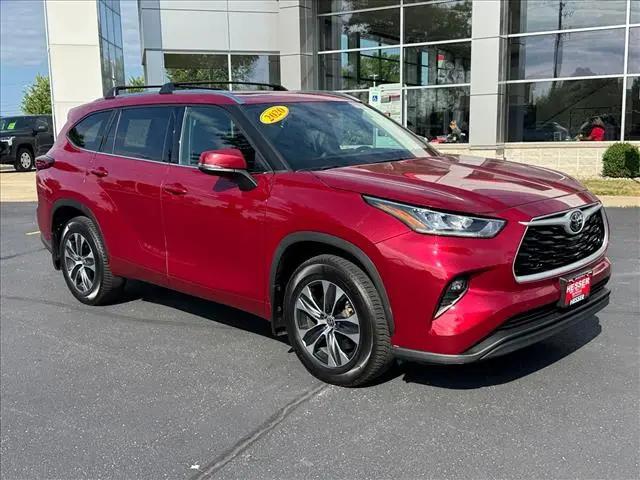 2020 Toyota Highlander XLE for sale in Janesville, WI
