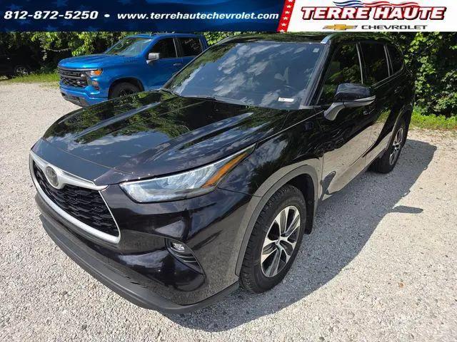 2020 Toyota Highlander XLE for sale in Terre Haute, IN
