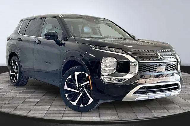 2023 Mitsubishi Outlander SE Black Edition S-AWC for sale in Roanoke, IN