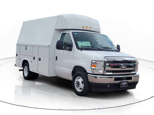 2027 Ford E-350 Cutaway Base