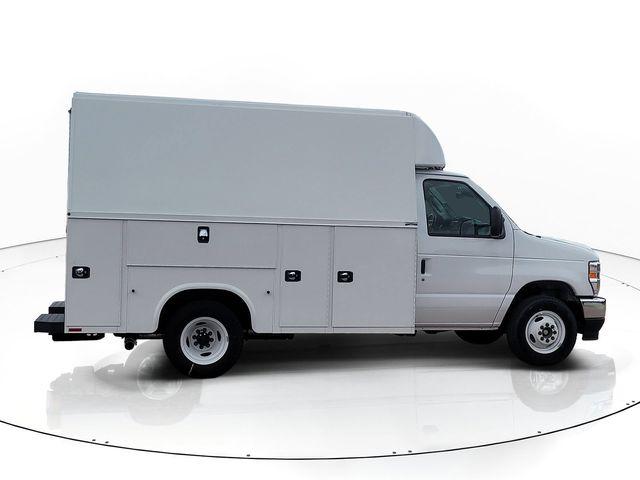 2027 Ford E-350 Cutaway Base