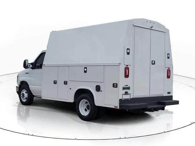 2027 Ford E-350 Cutaway Base