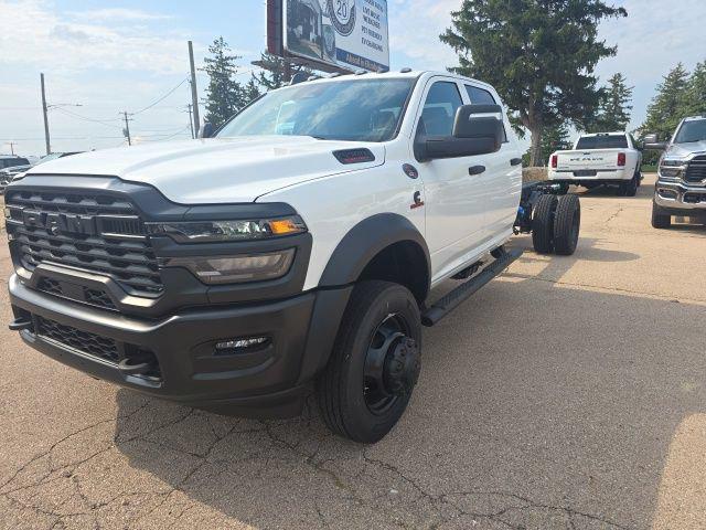 2026 RAM 5500 Chassis RAM 5500 TRADESMAN CHASSIS CREW CAB 4X4 84 CA