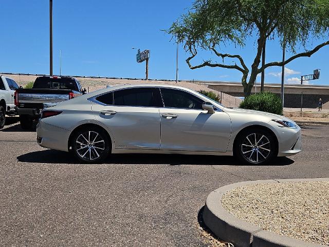 2022 Lexus ES 300h Base