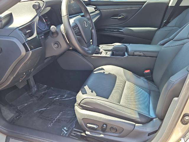 2022 Lexus ES 300h Base