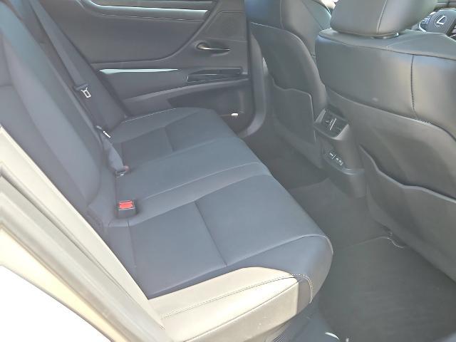 2022 Lexus ES 300h Base