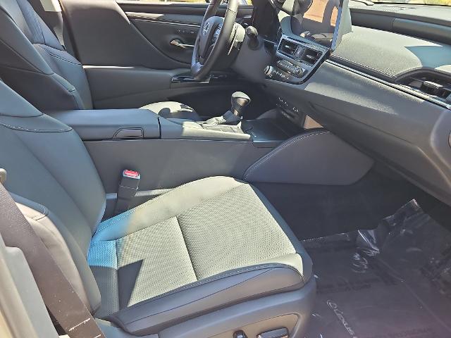 2022 Lexus ES 300h Base