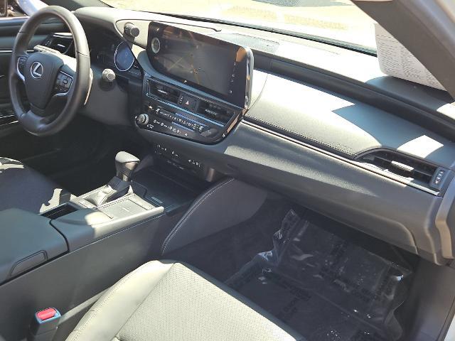 2022 Lexus ES 300h Base