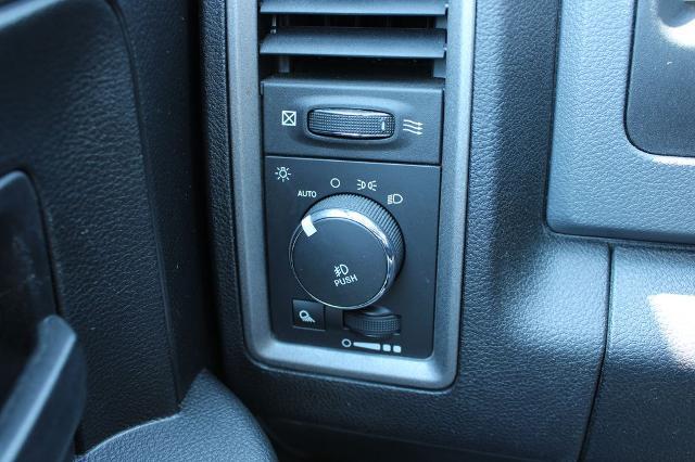 2017 Ram 1500 Express Quad Cab 4x4 6'4" Box