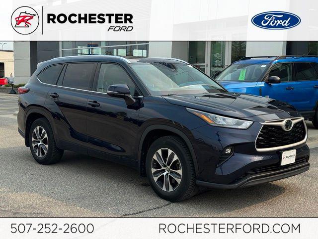 2020 Toyota Highlander XLE for sale in Rochester, MN