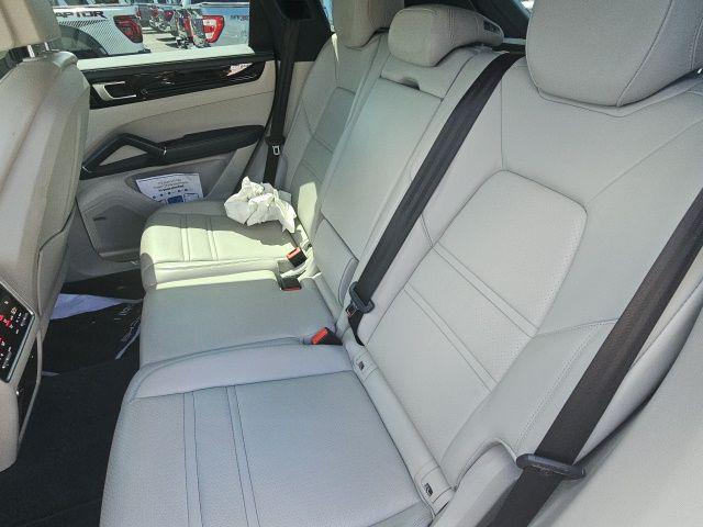 2021 Porsche Cayenne Base