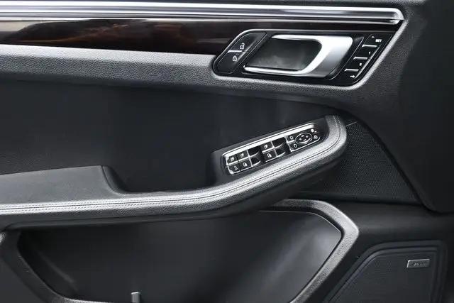 2020 Porsche Macan Macan