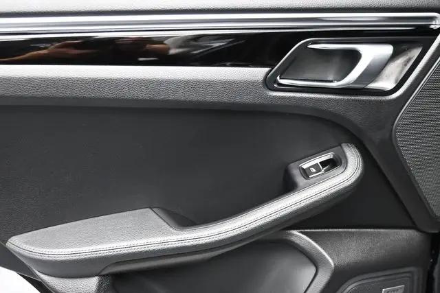 2020 Porsche Macan Macan