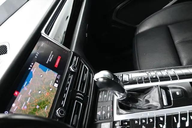 2020 Porsche Macan Macan