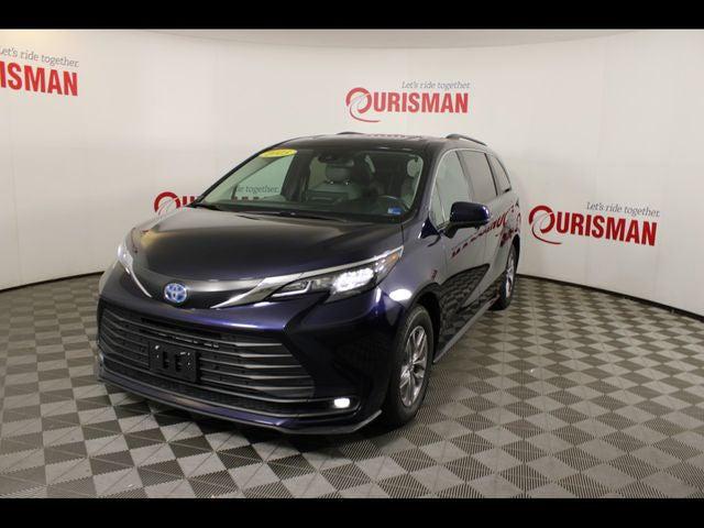 2025 Toyota Sienna XLE