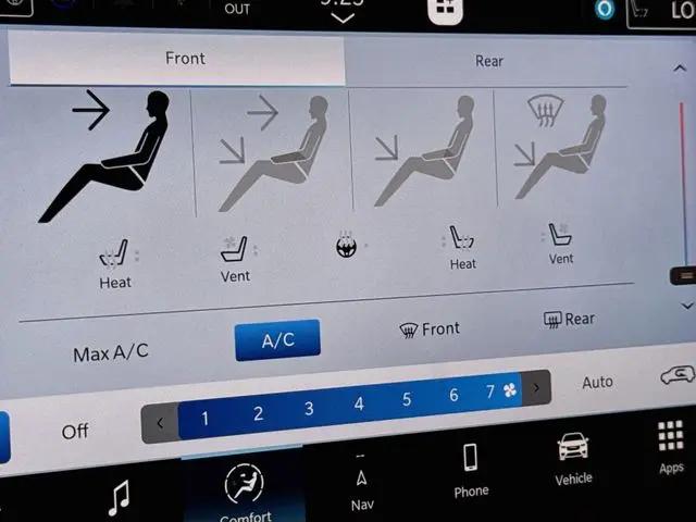 2024 Chrysler Pacifica Limited AWD